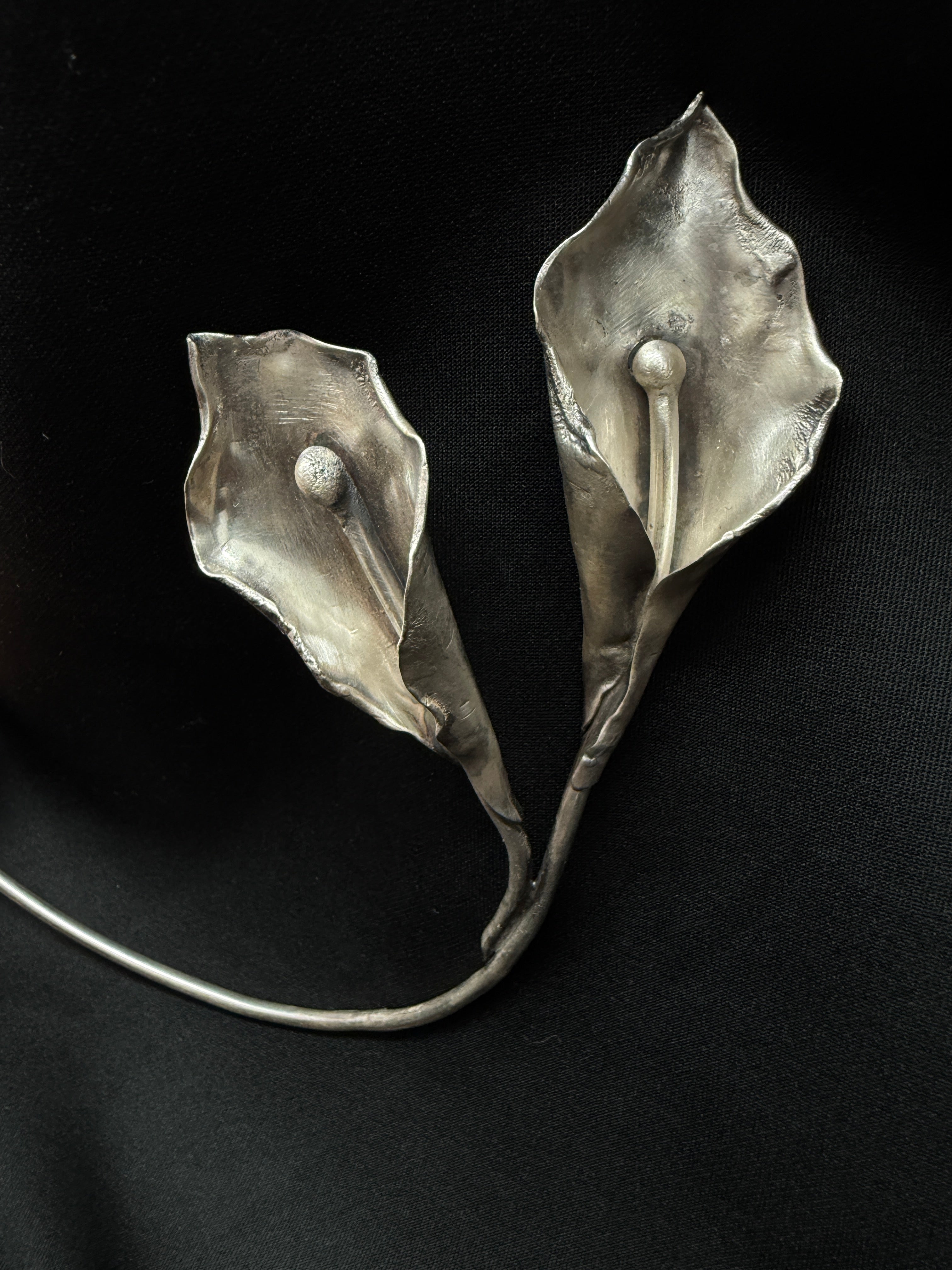 Blooming Lily Collar