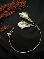 Blooming Lily Collar