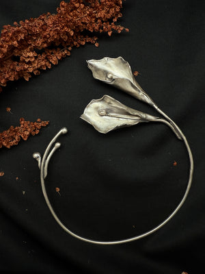 Blooming Lily Collar