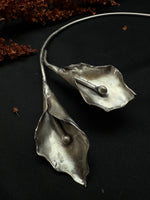 Blooming Lily Collar