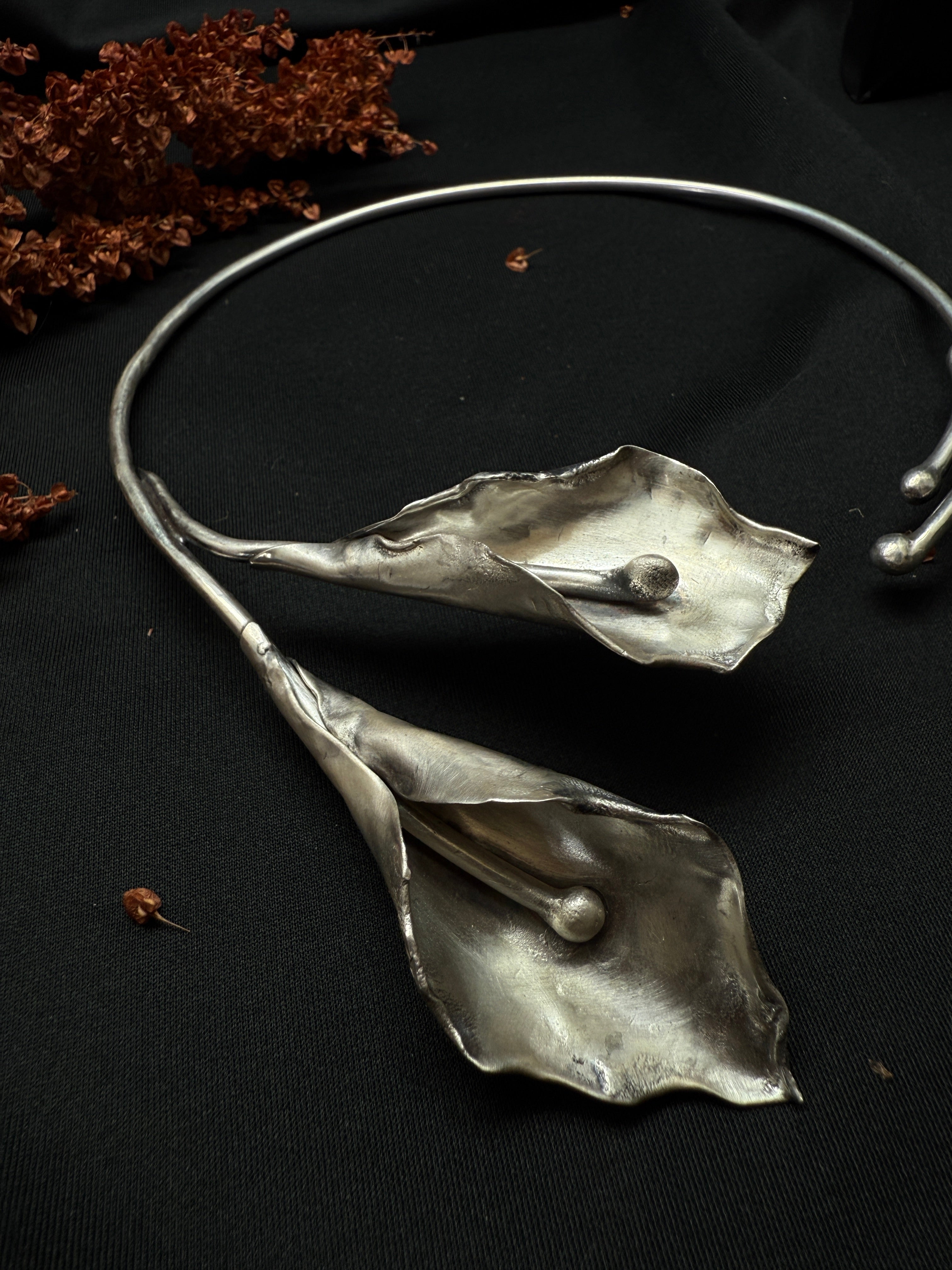Blooming Lily Collar